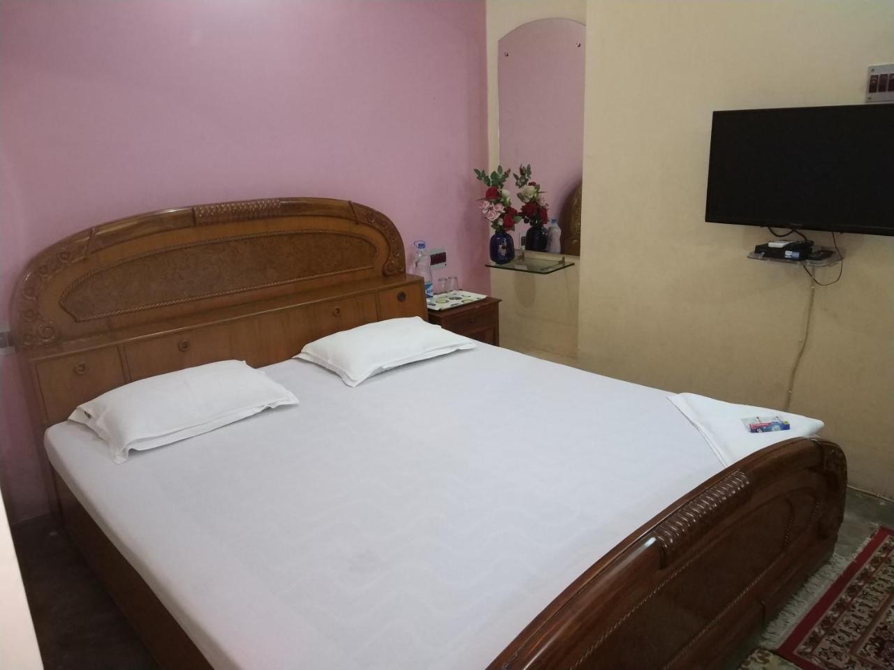 Royal Paying Guest Hotel Calcutta Exterior foto