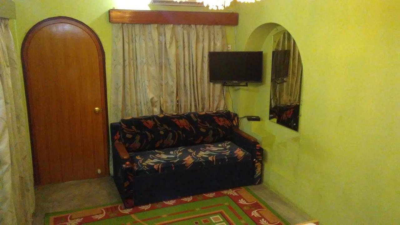 Royal Paying Guest Hotel Calcutta Exterior foto